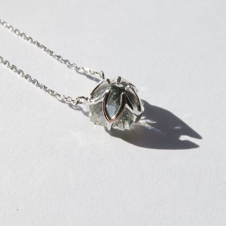 【necklace】　グリーンガーデンクォーツ 8.5mm さくらシェイプカット