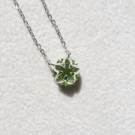 【necklace】　ペリドット 　7mm　さくらシェイプ