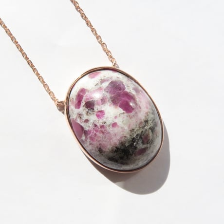 【necklace】 ルビーイングラナイト：シミズ貴石 会長カット