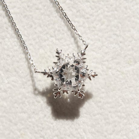 【necklace】　カルサイトインクォーツ 8mm ゆきんこカット