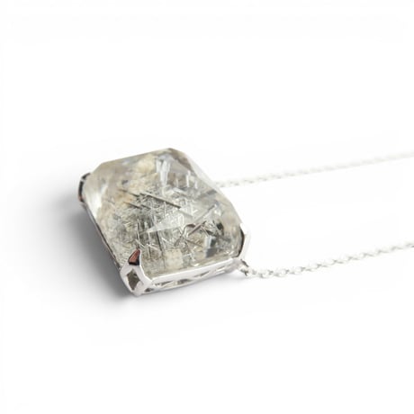 【necklace】　ルチル結晶入りホワイトガーデンクォーツ　かんなカット
