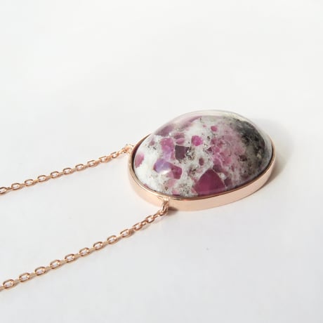 【necklace】 ルビーイングラナイト：シミズ貴石 会長カット