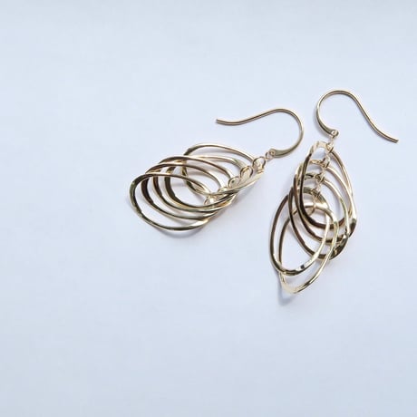 【pierced】　Flowing lines（P-139） 両耳