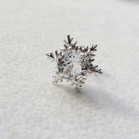 【pierced】　白水晶　6mm　ゆきんこカット　片耳