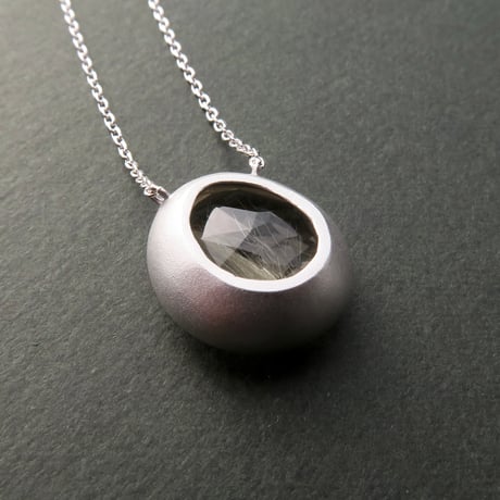 【necklace】　ルチルクォーツ　かんなカット