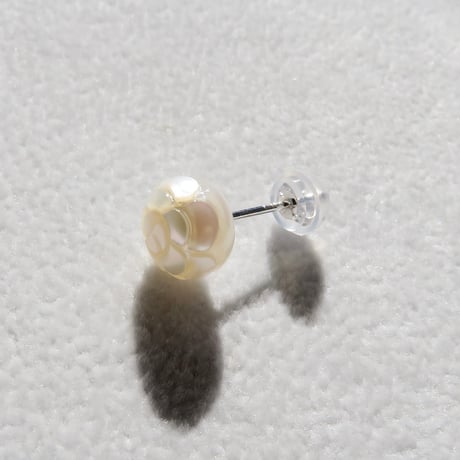 【pierced】　カービング淡水パール　片耳