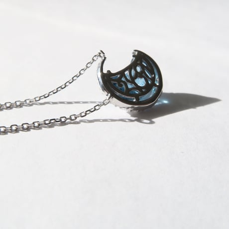 ロンドンブルートパーズ 10×7mm 月型 甲州貴石切子 necklace