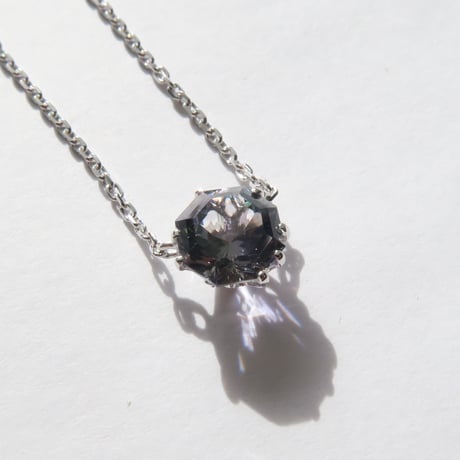 バイカラーゾイサイト 6mm アトリアカット necklace