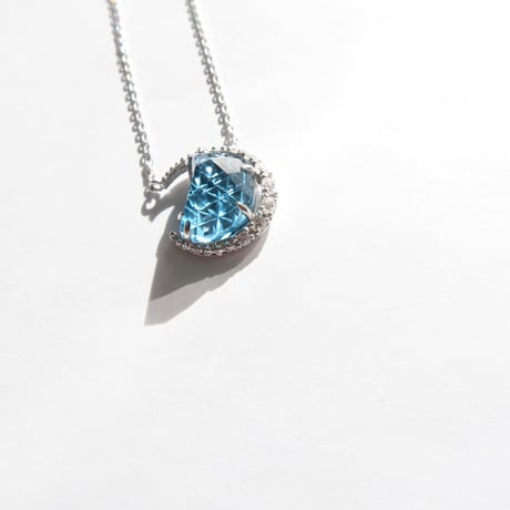 ロンドンブルートパーズ 10×7mm 月型 甲州貴石切子 necklace