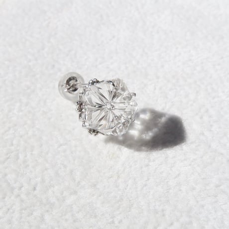 【pierced】　白水晶 8.5mm 桜型 甲州貴石切子(片耳)