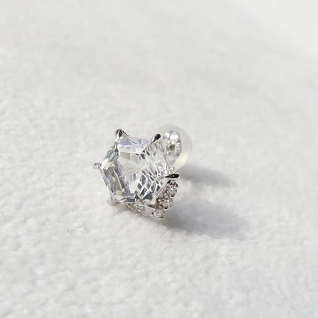 【pierced】　白水晶　6mm　ゆきんこカット　片耳