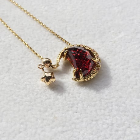 【necklace】　ガーネット 月型 甲州貴石切子