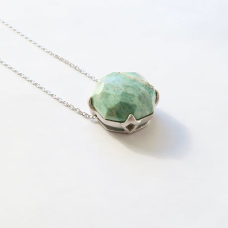 【necklace】　ルビーインフックサイト：シミズ貴石 かんなカット