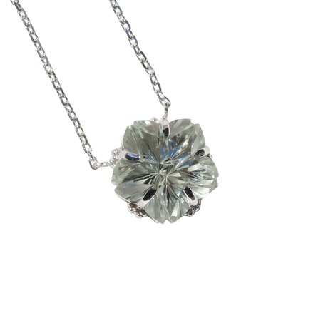 【necklace】　グリーンクォーツ 桜型 甲州貴石切子