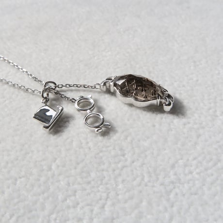 【necklace】　スモーキークォーツ　ヒゲ型　甲州貴石切子