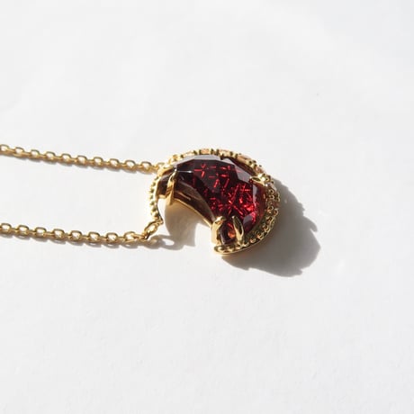 ガーネット 10×7mm 月型 甲州貴石切子 necklace