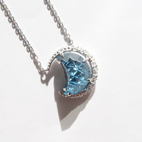 ロンドンブルートパーズ 10×7mm 月型 甲州貴石切子 necklace
