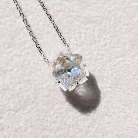 【necklace】　白水晶　10mm　ぺたんこさくらシェイプ