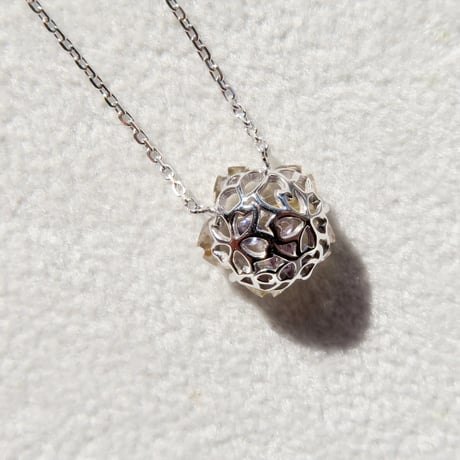 【necklace】　ルチルクォーツ　10mm　ぺたんこさくらシェイプ