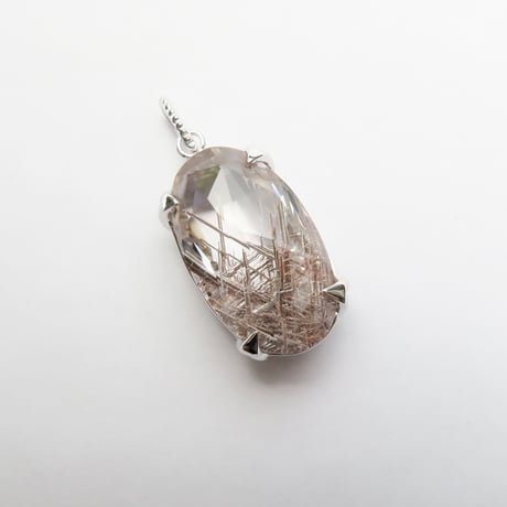 【charm】　ルチル結晶入りクォーツ　かんなカット