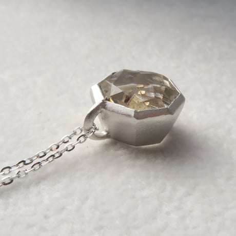 【necklace】　ルチル結晶入りクォーツ　かんなカット