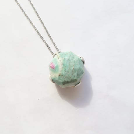 【necklace】　ルビーインフックサイト：シミズ貴石 かんなカット