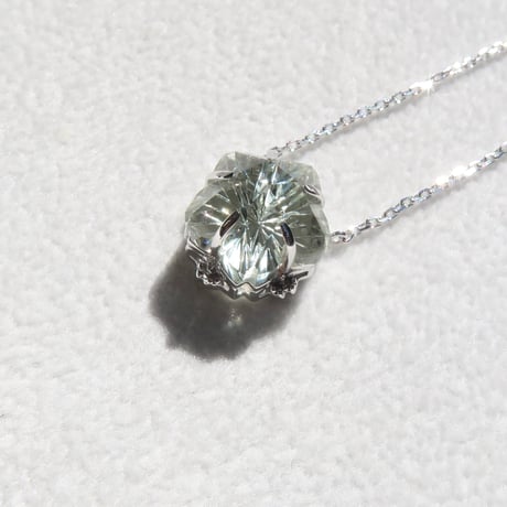 【necklace】　グリーンクォーツ 桜型 甲州貴石切子