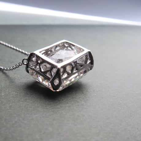【necklace】　ルチル結晶入りホワイトガーデンクォーツ　かんなカット