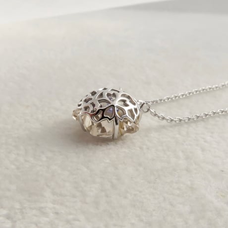 【necklace】　ルチルクォーツ　10mm　ぺたんこさくらシェイプ