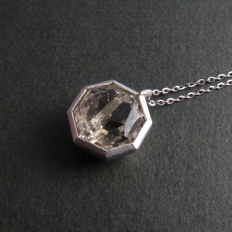 【necklace】　ルチル結晶入りクォーツ　かんなカット
