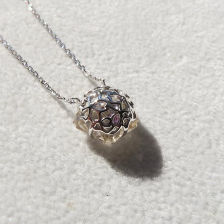 【necklace】　ルチルクォーツ　10mm　ぺたんこさくらシェイプ