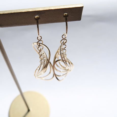 【pierced】　Flowing lines（P-139） 両耳
