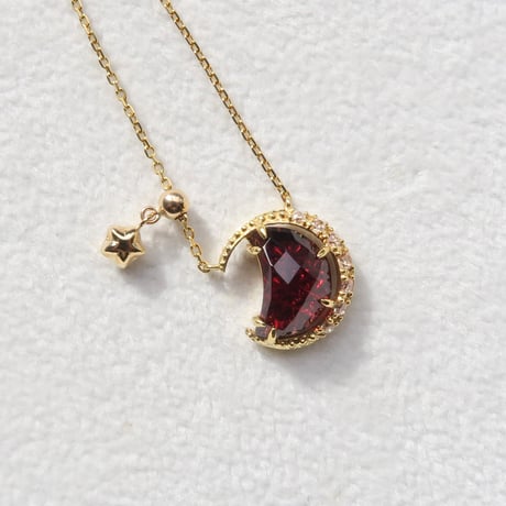 【necklace】　ガーネット 月型 甲州貴石切子
