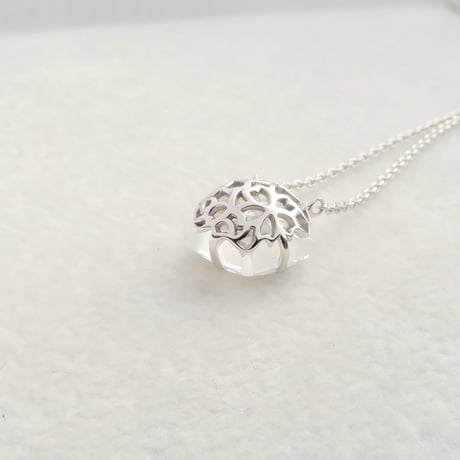 【necklace】　白水晶　10mm　ぺたんこさくらシェイプ