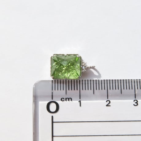 ペリドット 10×8mmオクタゴン 甲州貴石切子 charm