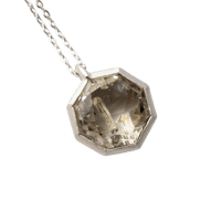 【necklace】　ルチル結晶入りクォーツ　かんなカット