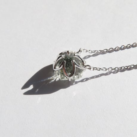 【necklace】　グリーンガーデンクォーツ 8.5mm さくらシェイプカット