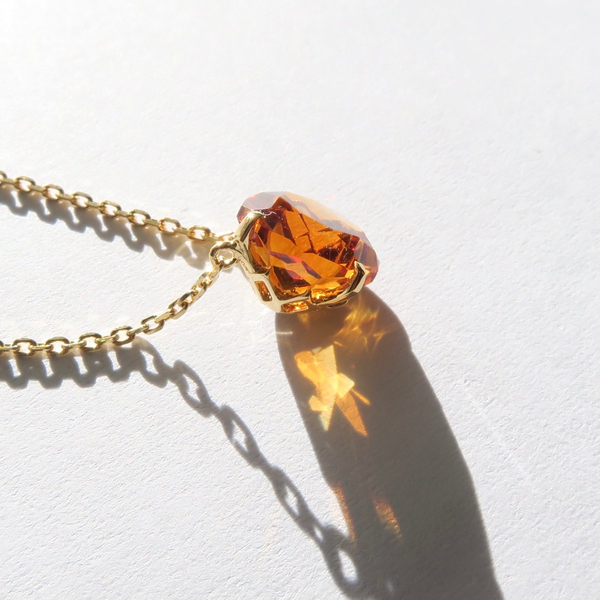 スーパーエクストラシトリン 8mm 10角ダンデライオンカット necklace