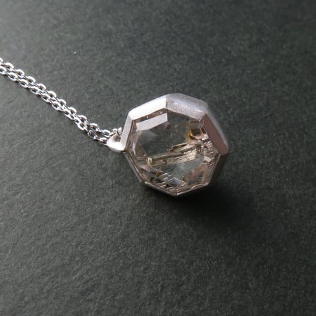 【necklace】　ルチル結晶入りクォーツ　かんなカット