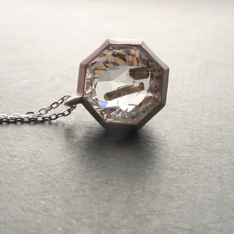 【necklace】　ルチル結晶入りクォーツ　かんなカット