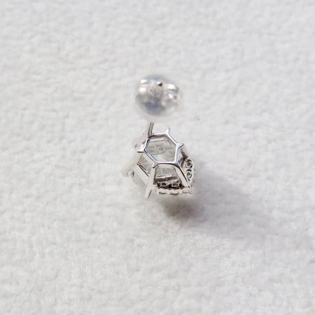 【pierced】　白水晶　6mm　ゆきんこカット　片耳