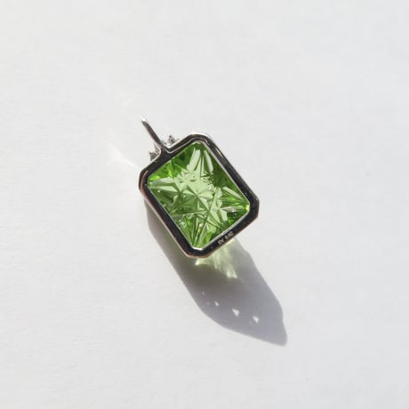 ペリドット 10×8mmオクタゴン 甲州貴石切子 charm