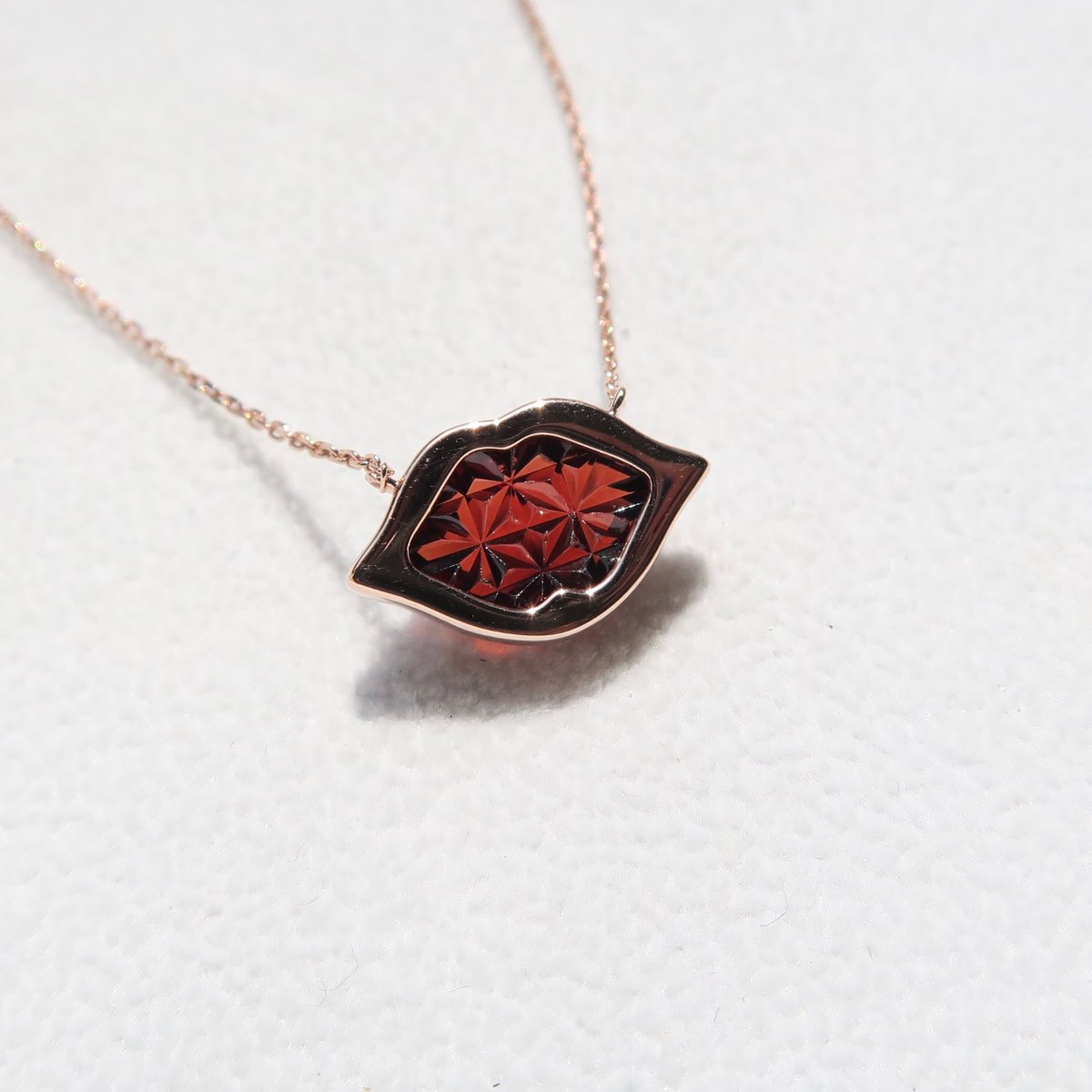 ✴Larimar Holic✴ 甲州貴石切子のガーネットリップ型リング ガーネット リップ型 甲州貴石切子 necklace | FREESIA
