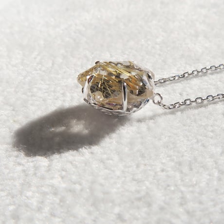 【necklace】　ルチルクォーツ　10mm　ぺたんこさくらシェイプ