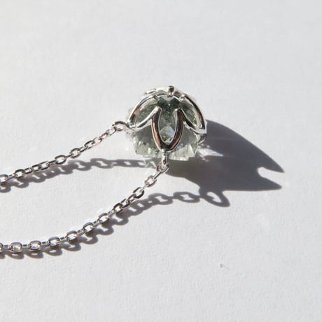 【necklace】　グリーンガーデンクォーツ 8.5mm さくらシェイプカット