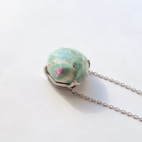 【necklace】　ルビーインフックサイト：シミズ貴石 かんなカット