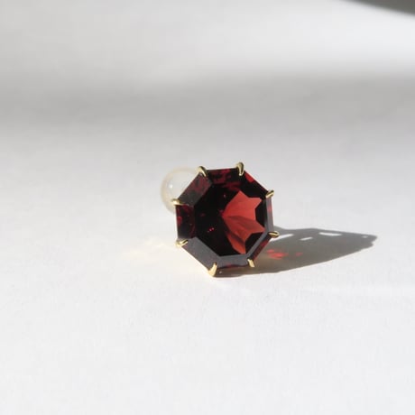 ガーネット 8mm アトリアカット pierce(片耳)