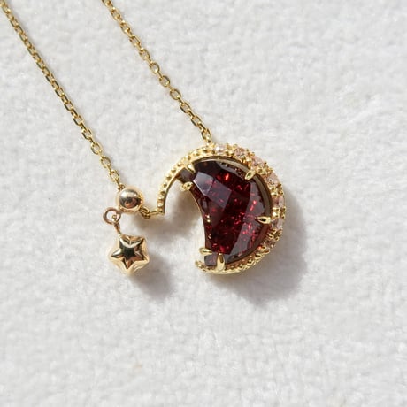【necklace】　ガーネット 月型 甲州貴石切子