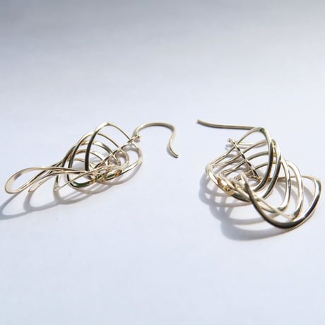 【pierced】　Flowing lines（P-139） 両耳