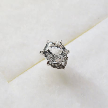 【pierced】　白水晶　6mm　ゆきんこカット　片耳